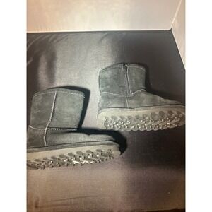 Bearpaw Black Suede Boots Side‎ Zip Kids Size 8